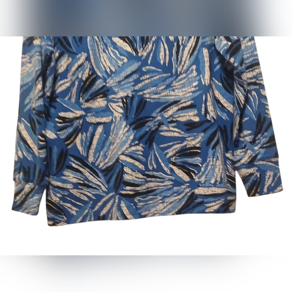Pappagallo ,- NWOT, Blue & White Abstract Design,  Long Sleeve, Pullover Warm Up - Picture 8 of 10